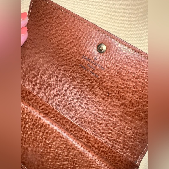 LOUIS VUITTON VINTAGE WALLET - Picture 8 of 13